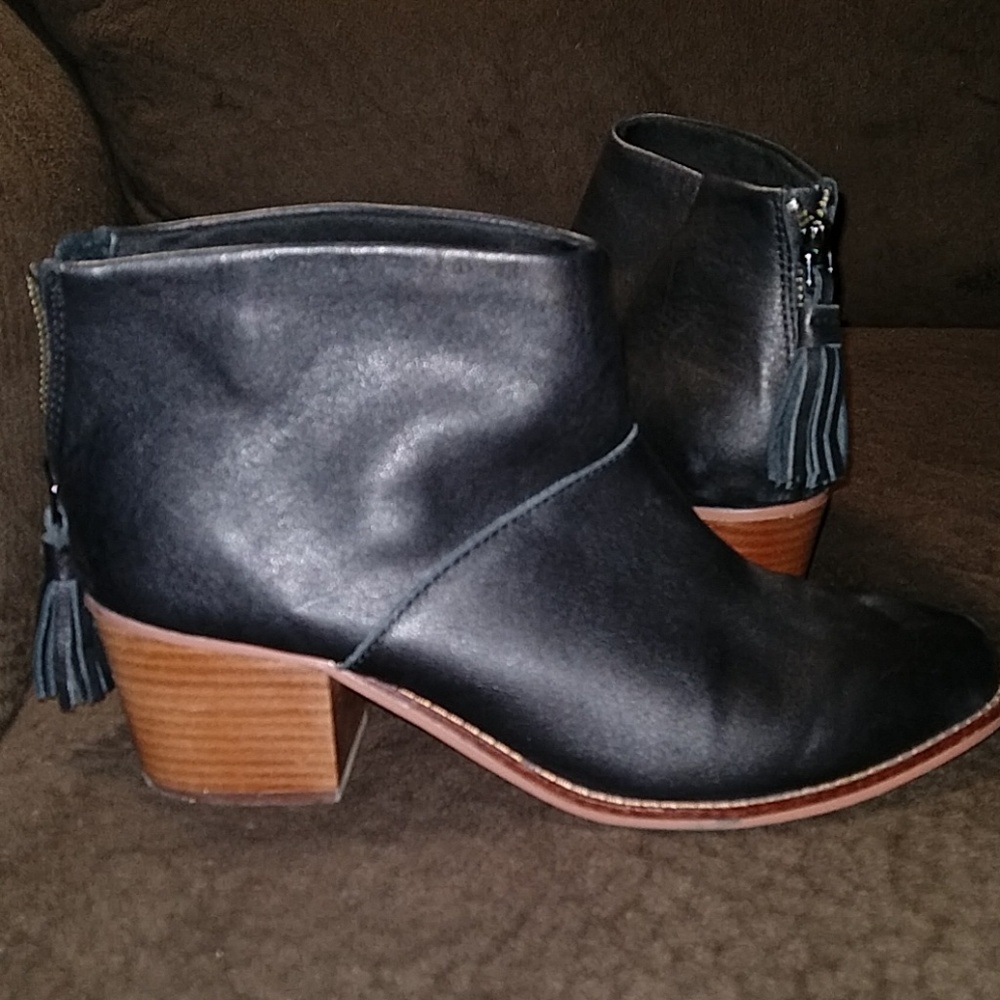 Tom's booties